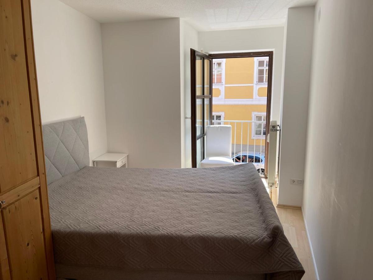 Helle Zwei-Zimmer-Stadt-Wohnung Am Bismarkplatz Mit Tiefgarage Landshut Buitenkant foto